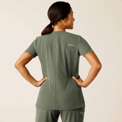 Ariat / Clara 6 Pocket Scrub Top