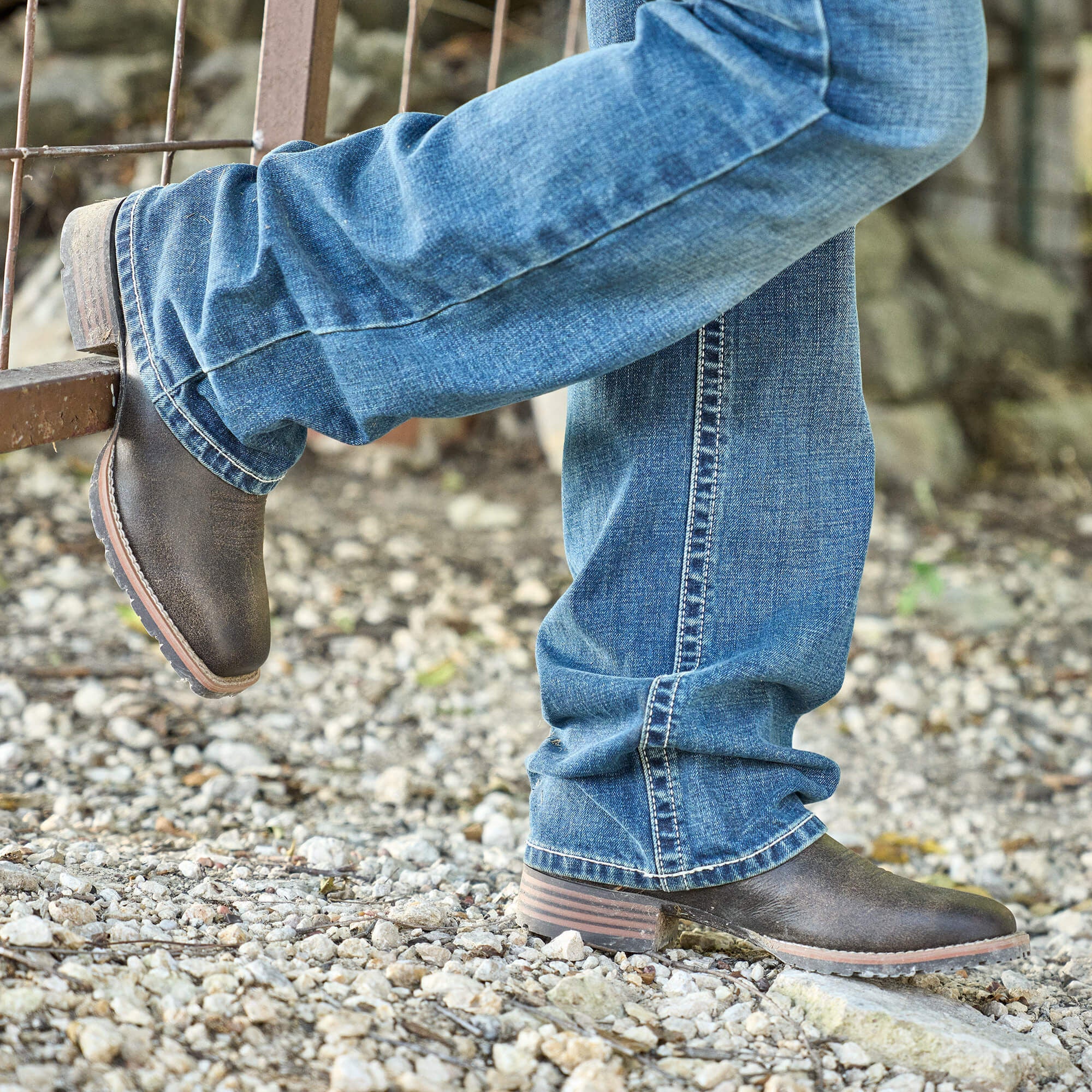 Ariat / Hybrid Low Boy Wide Square Toe Chelsea Boot