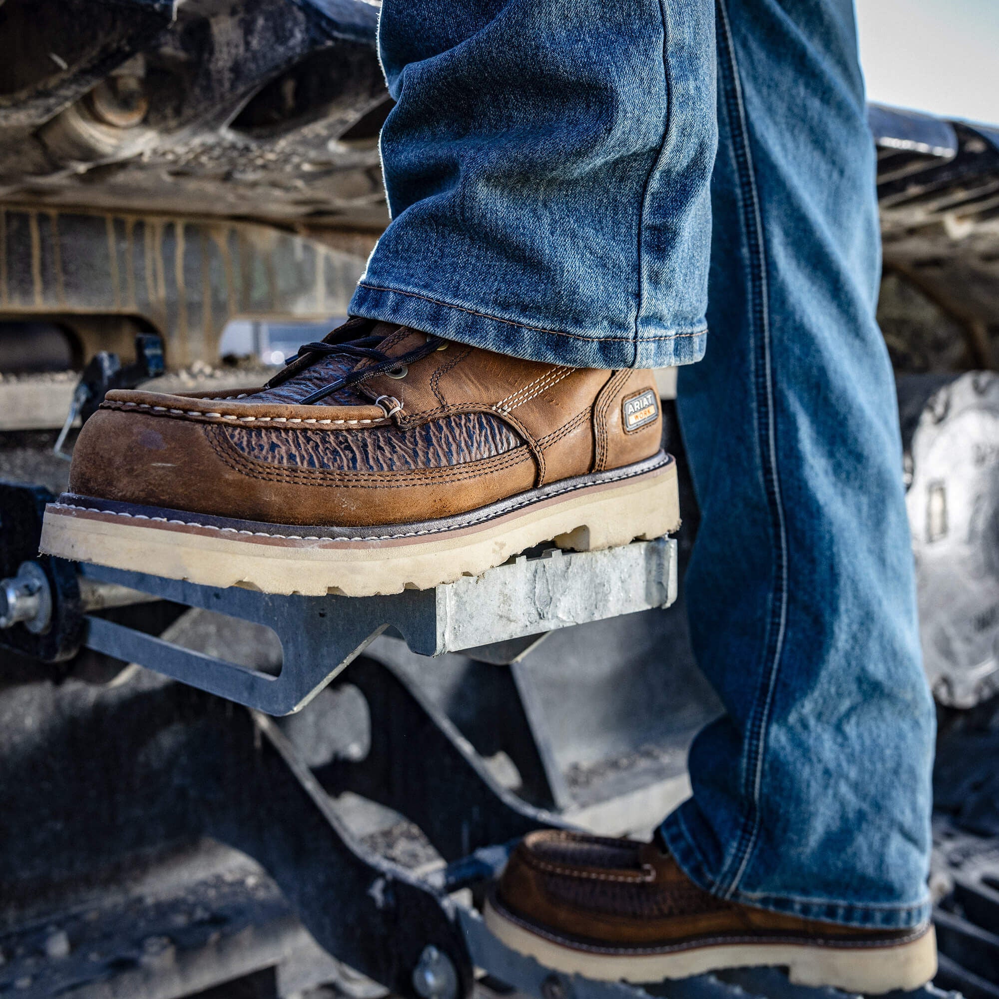 Ariat / Rebar Lift Chukka Composite Toe Work Boot