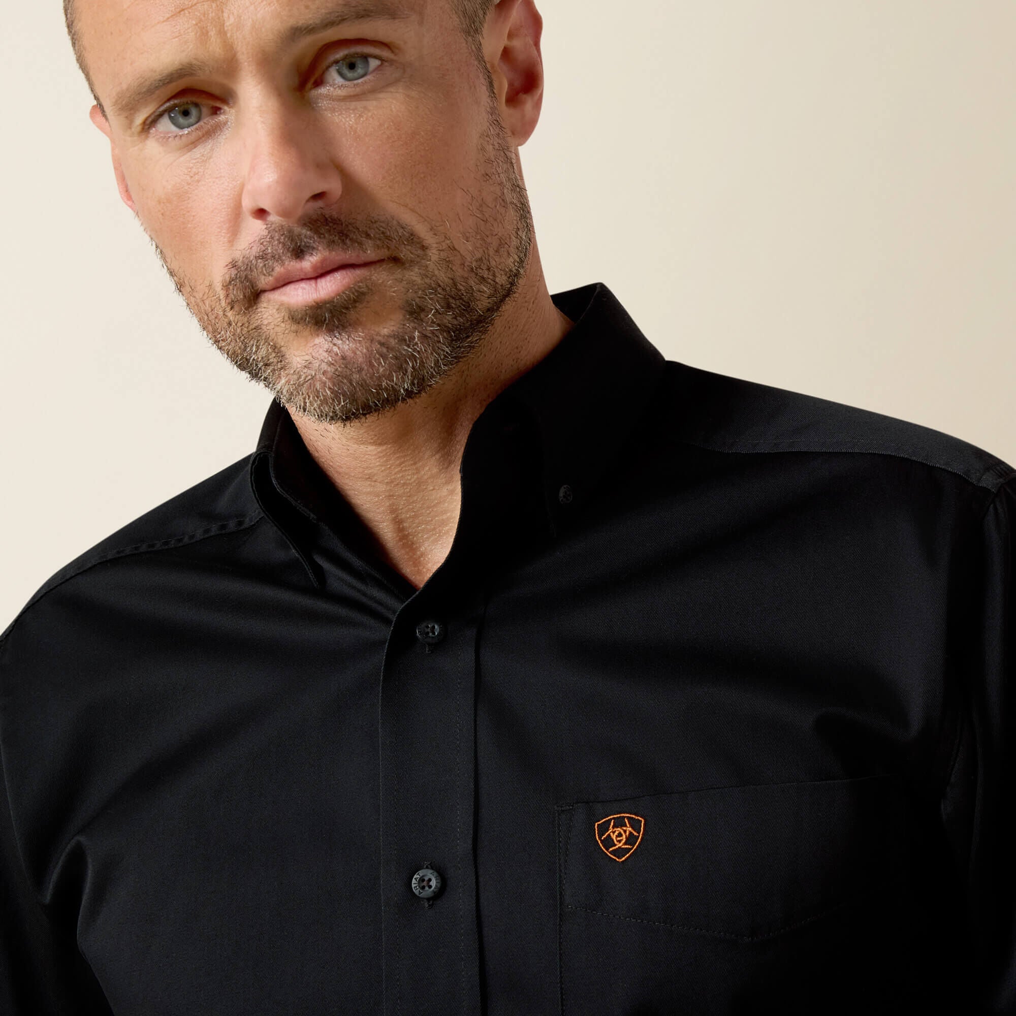 Ariat / Solid Twill Fitted Shirt