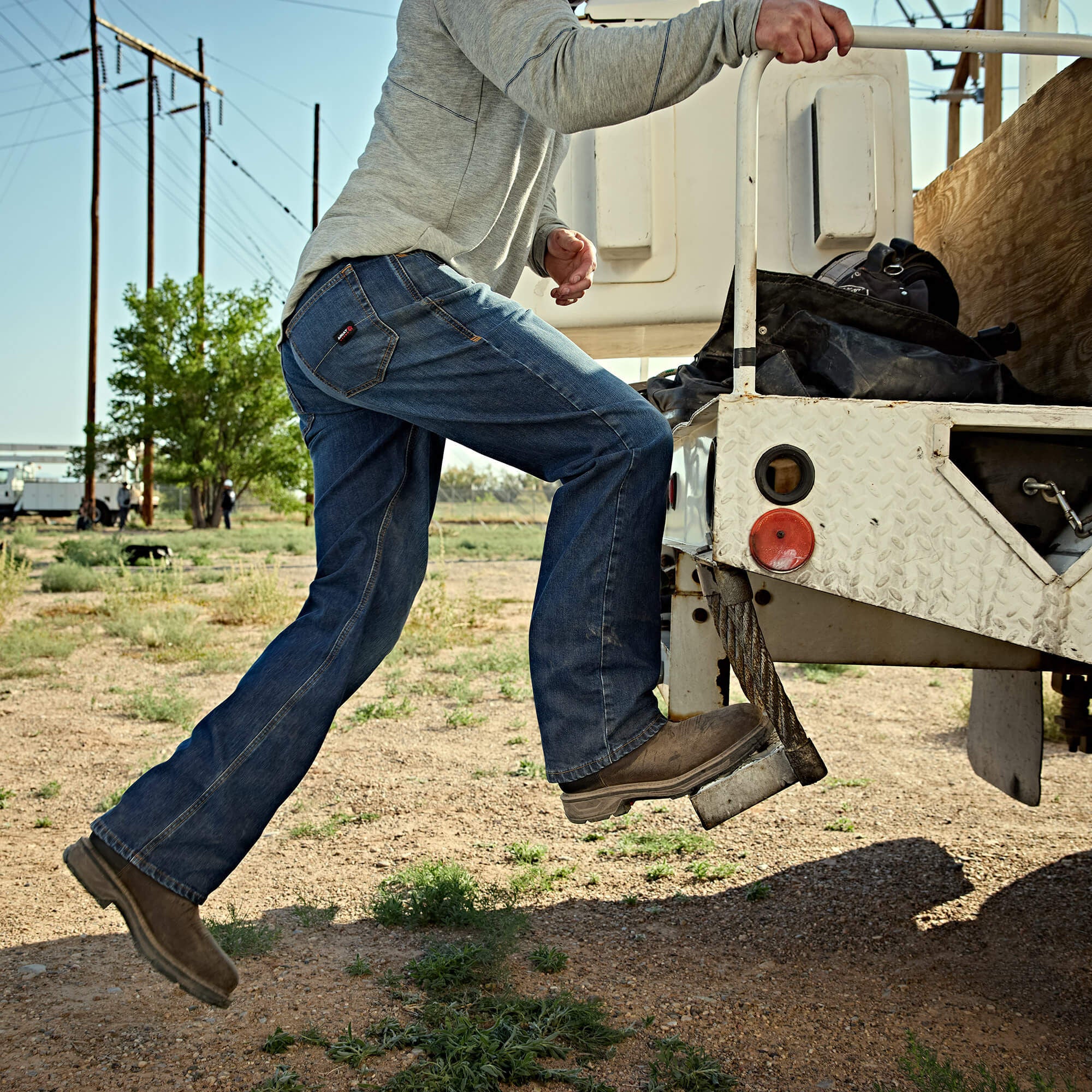 Ariat / FR M5 Straight Lightweight DuraStretch Straight Leg Jeans