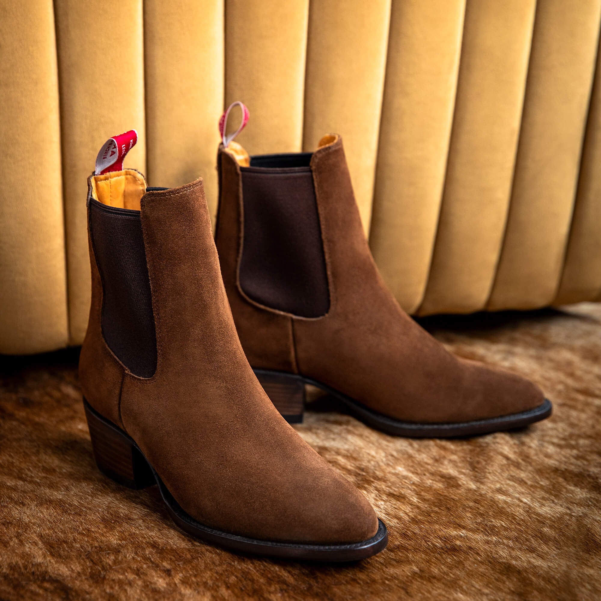 Ariat / Bench Made Eleanor Almond Toe Chelsea Boot
