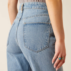 Ariat / Ultra High Rise Tomboy Straight Leg Jeans