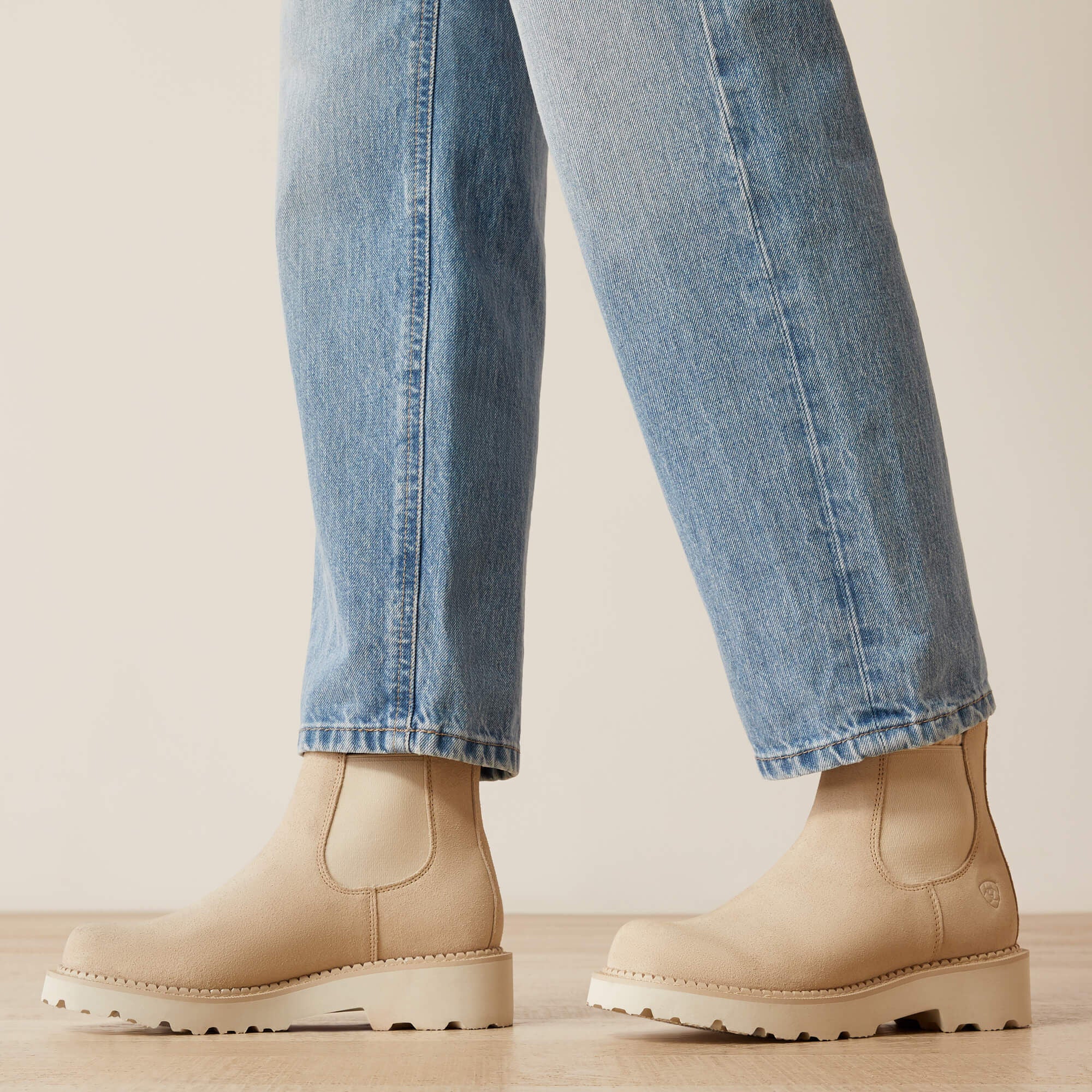 Ariat / Ultra High Rise Tomboy Straight Leg Jeans