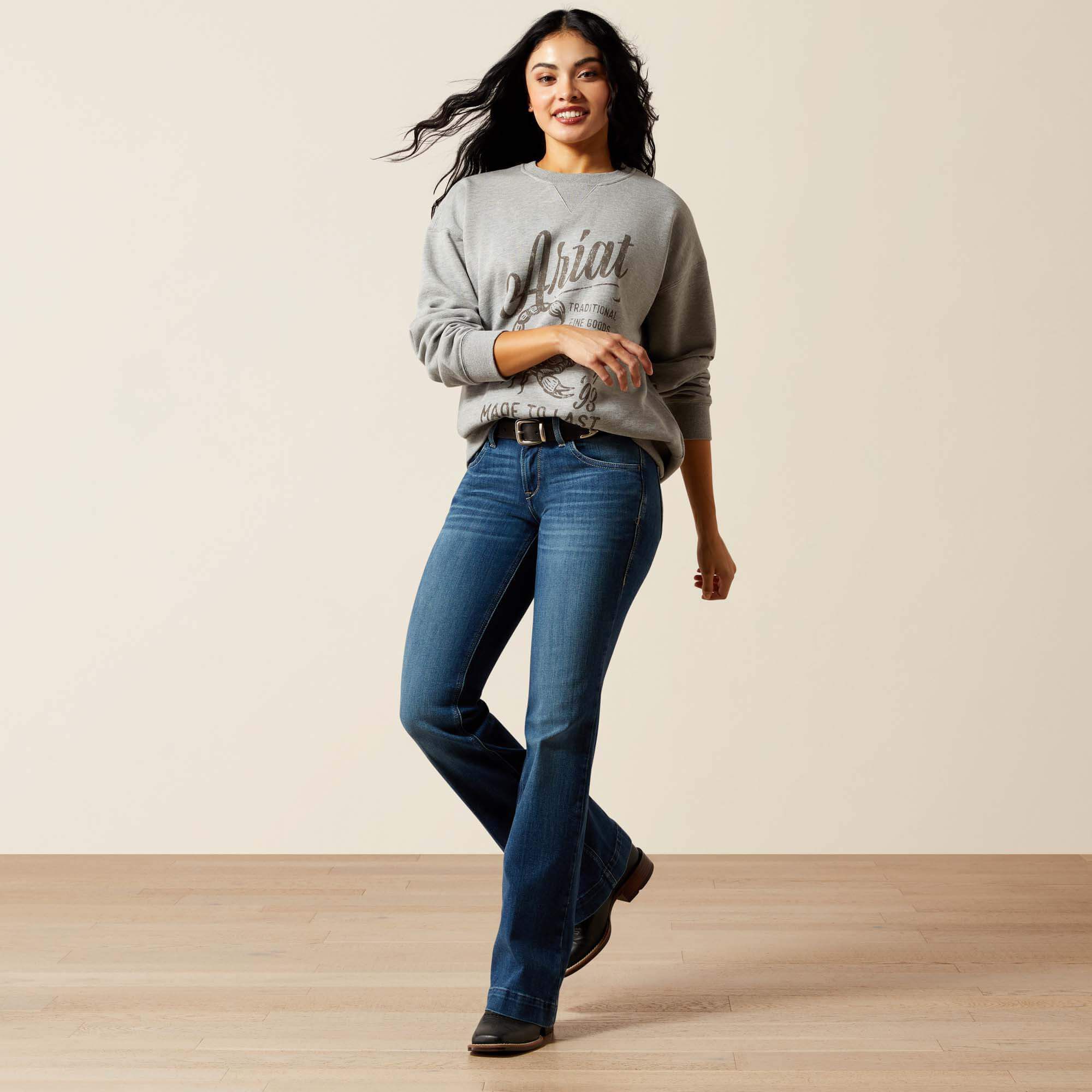 Ariat / Scorpion Script Oversized Sweatshirt