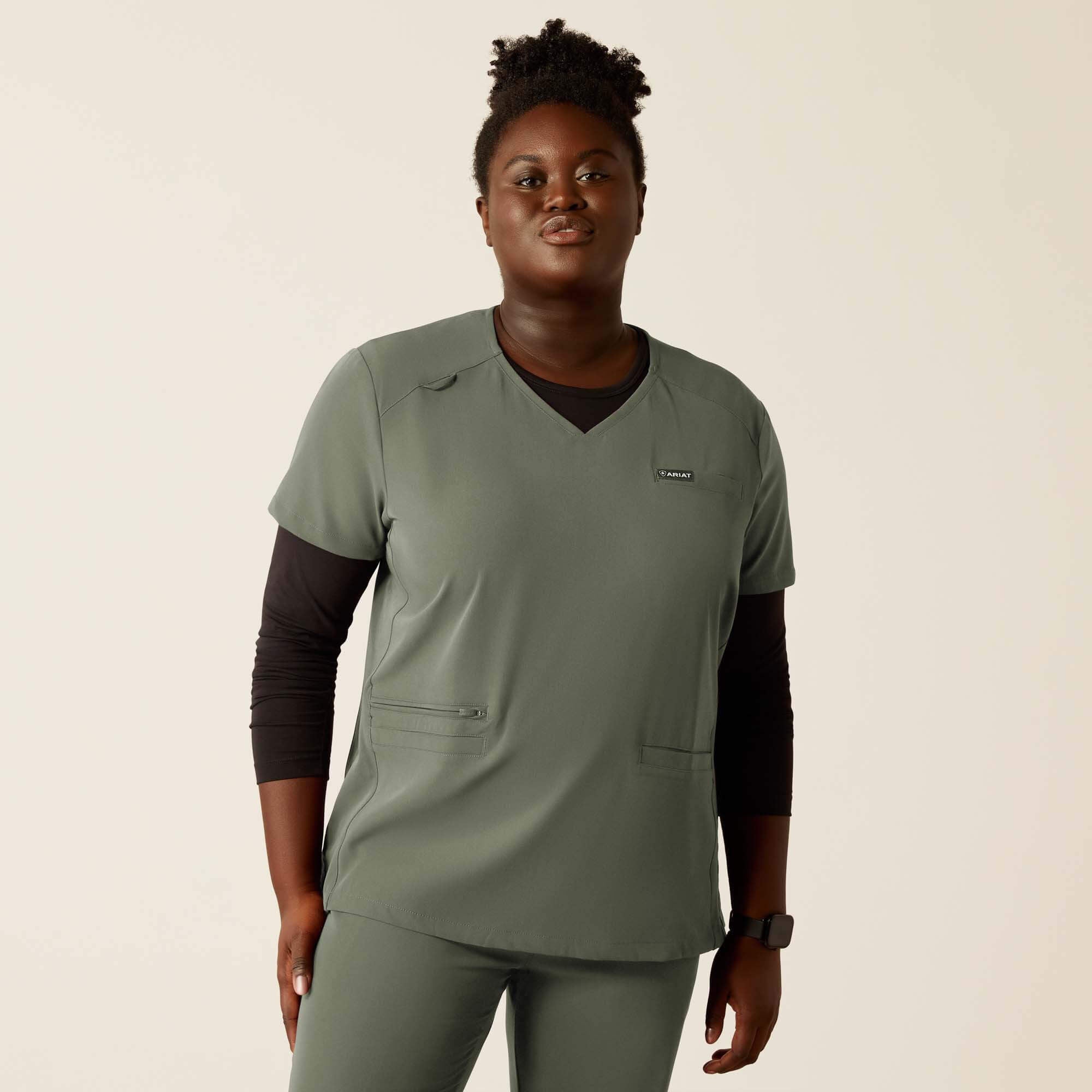 Ariat / Clara 6 Pocket Scrub Top