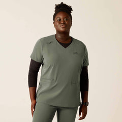 Ariat / Clara 6 Pocket Scrub Top