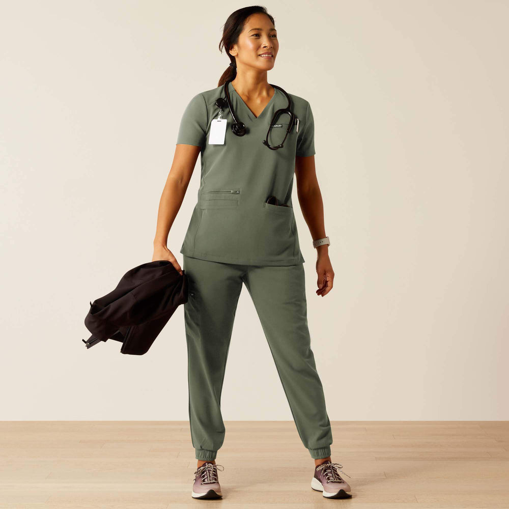 Ariat / Clara 6 Pocket Scrub Top