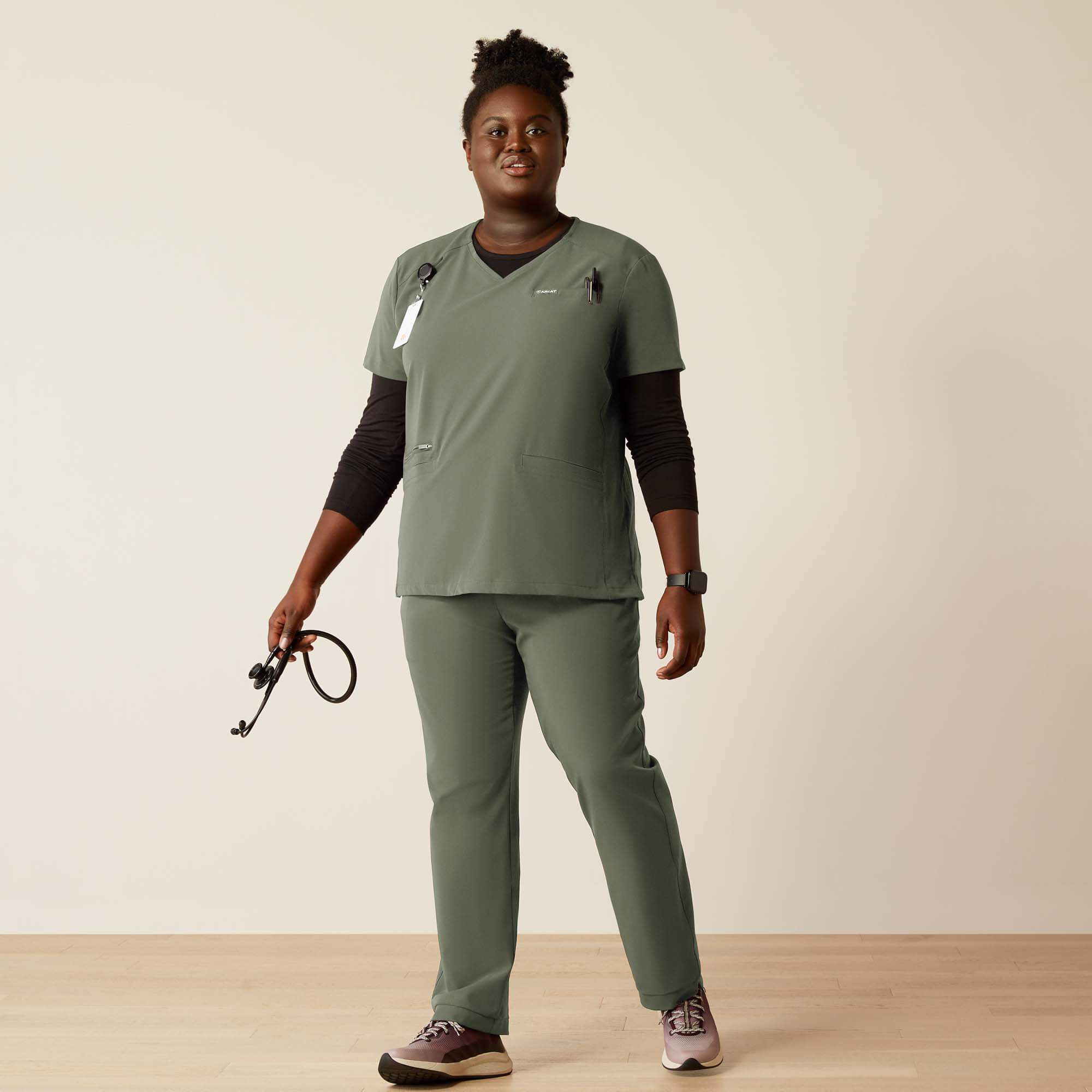 Ariat / Clara 6 Pocket Scrub Top