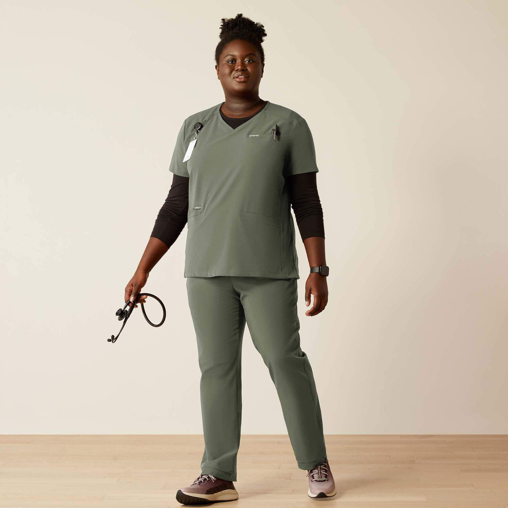 Ariat / Clara 6 Pocket Scrub Top