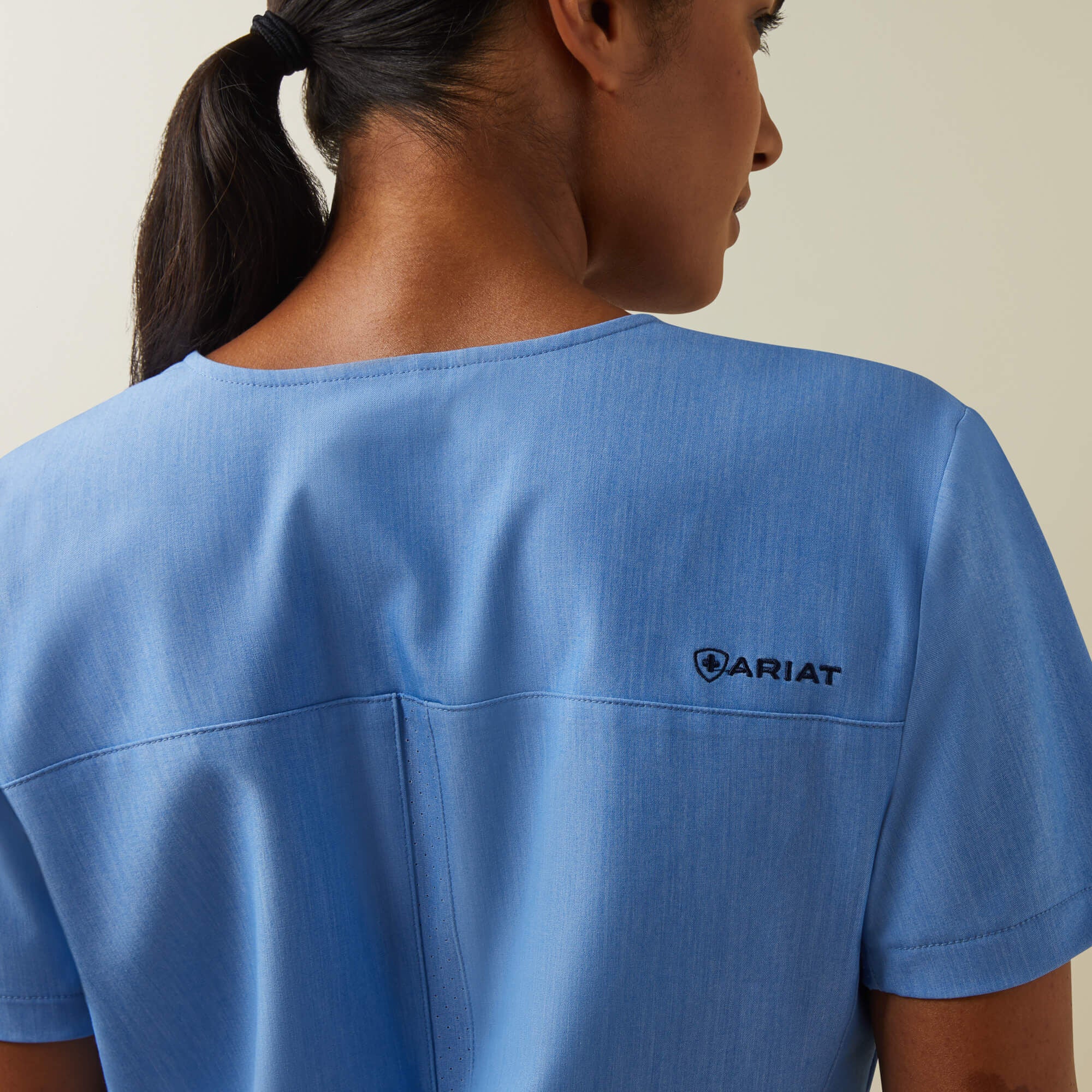 Ariat / Clara 6 Pocket Scrub Top