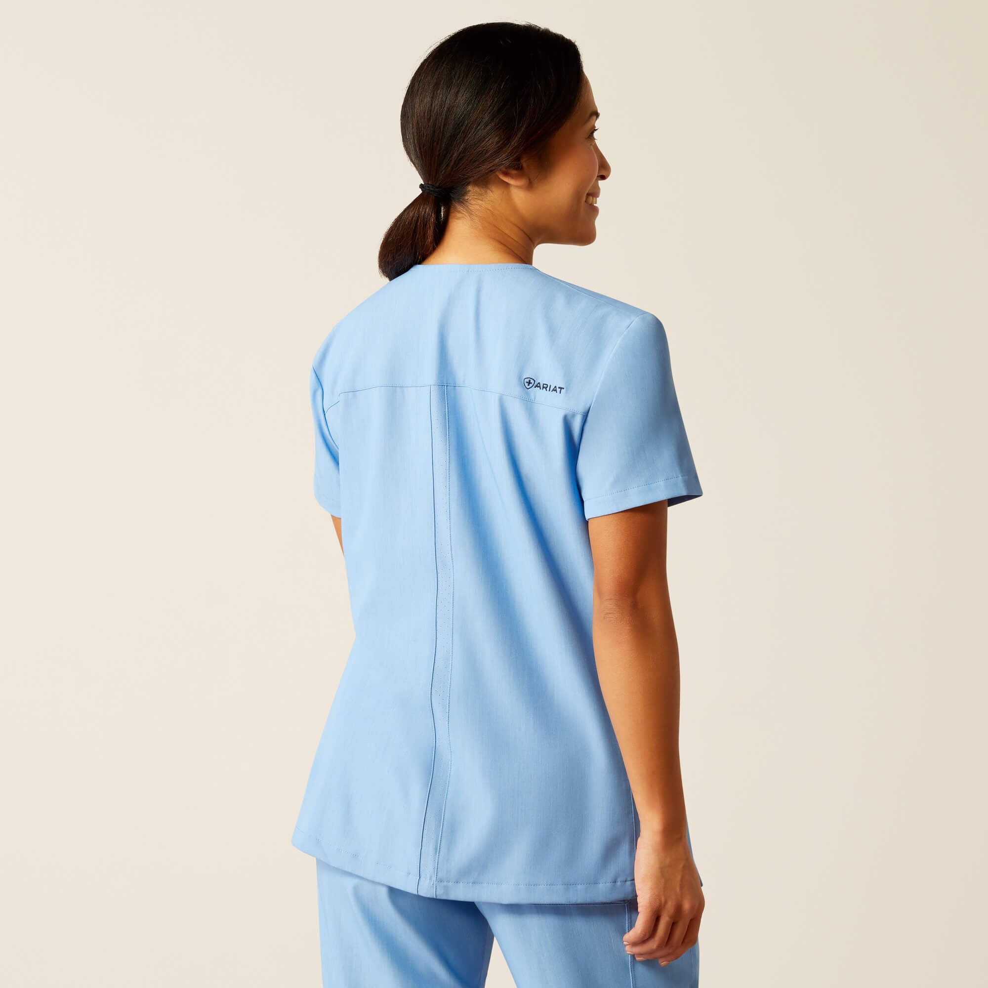 Ariat / Clara 6 Pocket Scrub Top