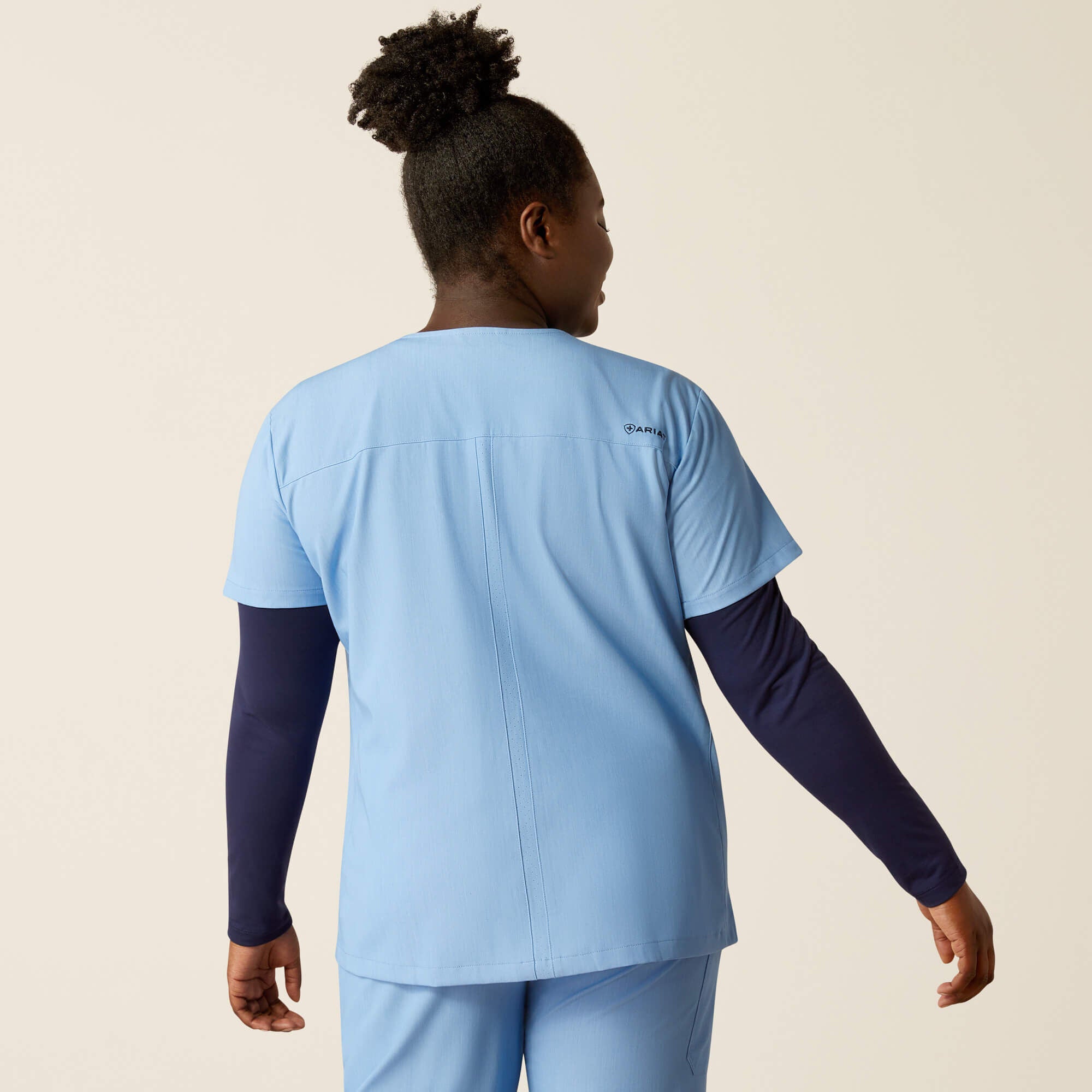 Ariat / Clara 6 Pocket Scrub Top
