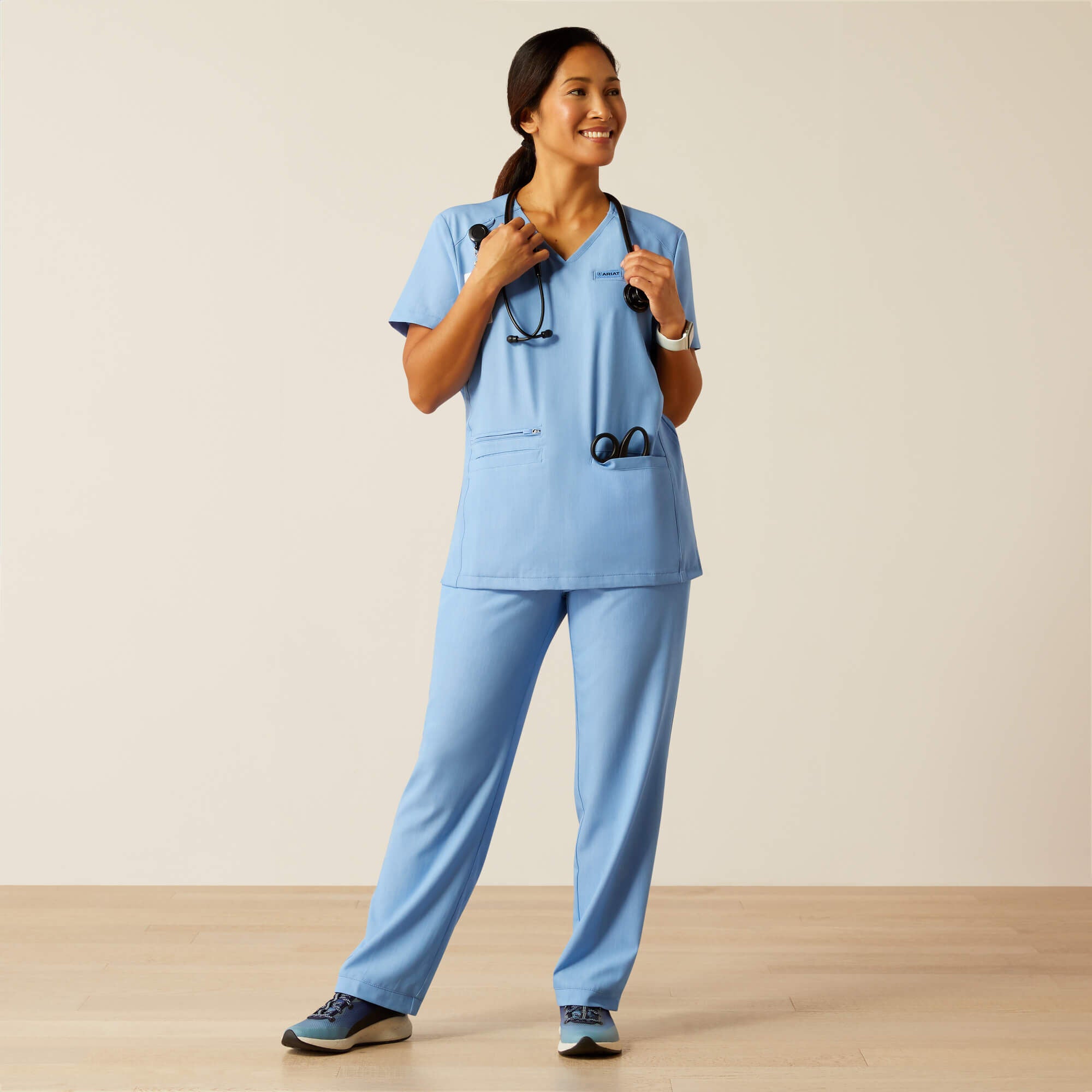 Ariat / Clara 6 Pocket Scrub Top