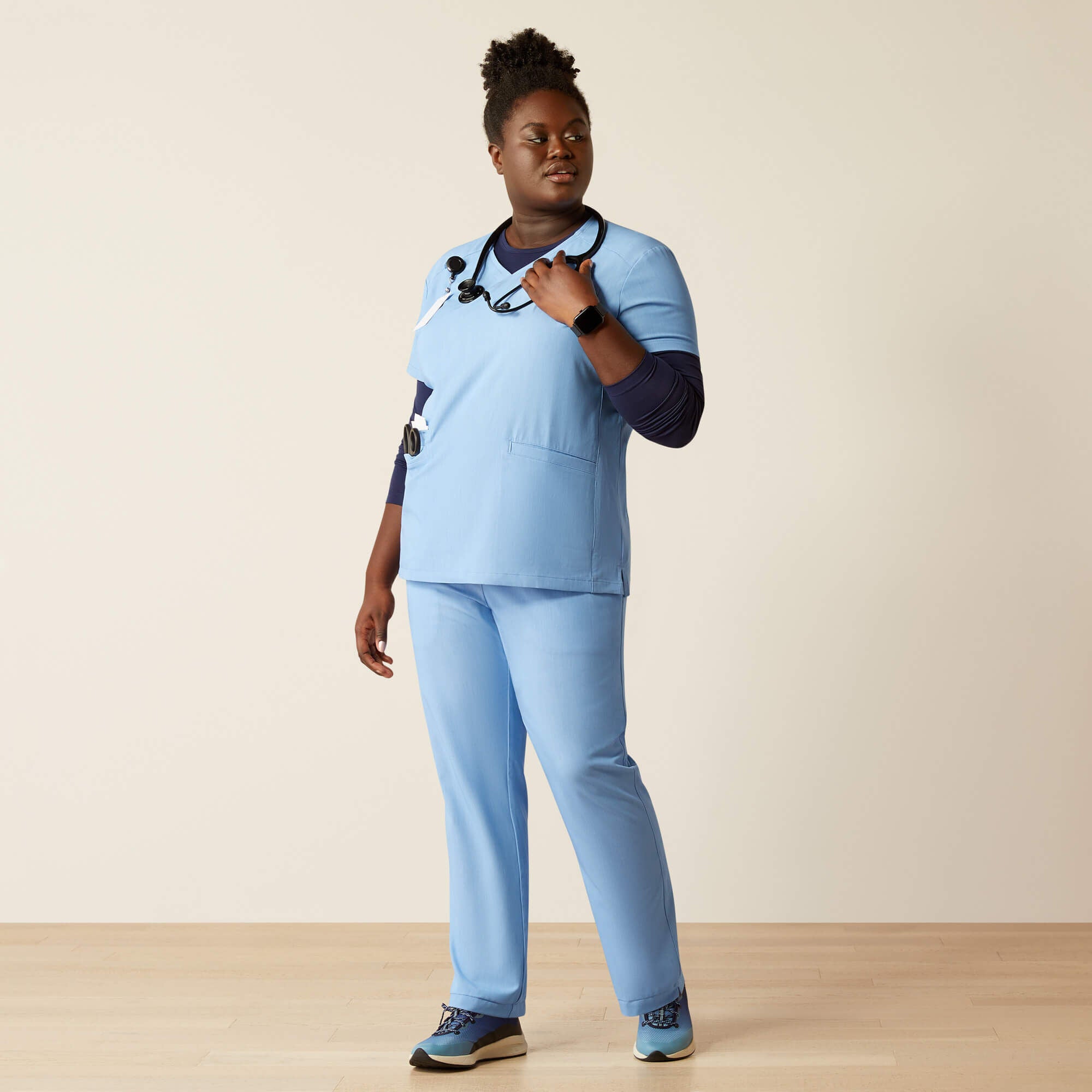 Ariat / Clara 6 Pocket Scrub Top