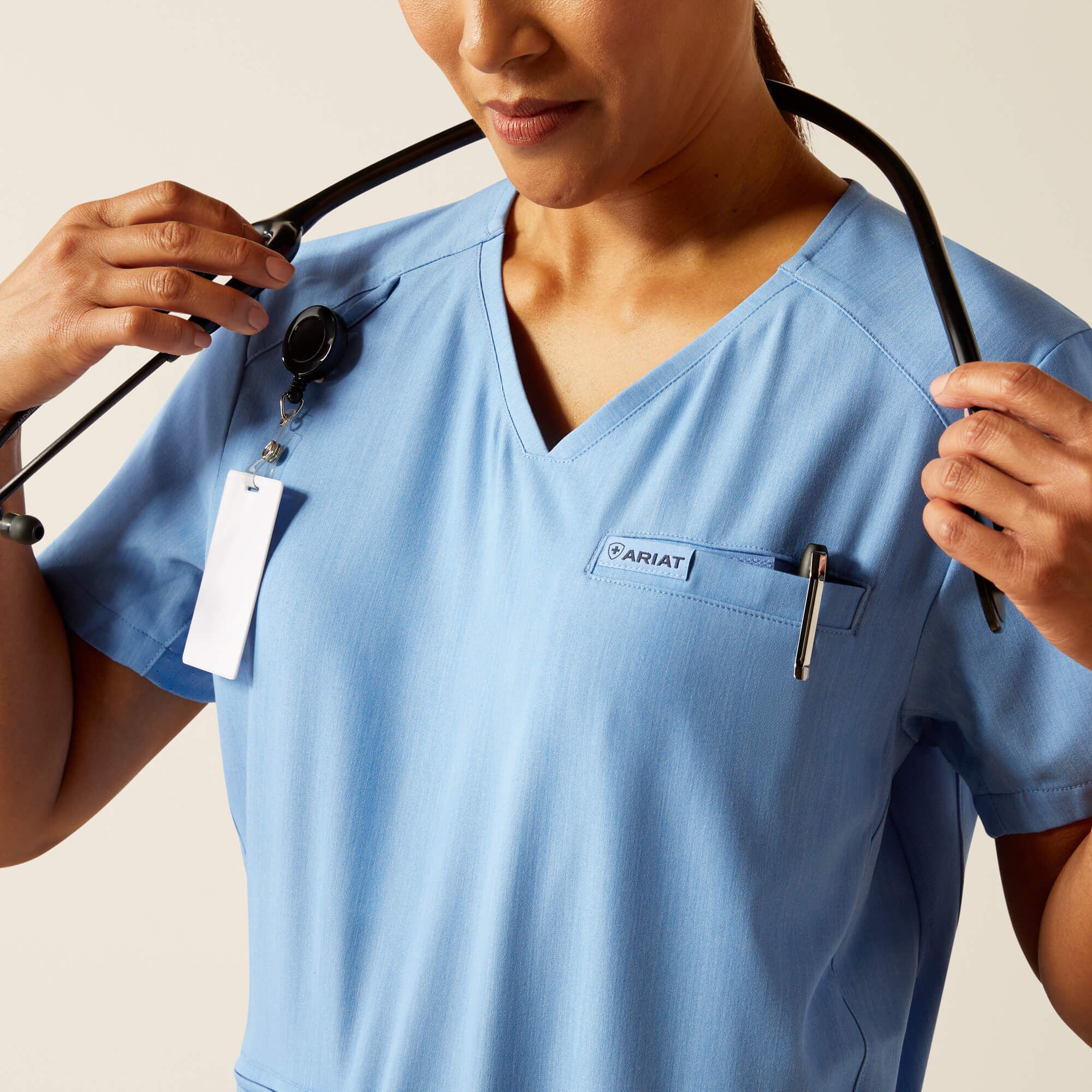 Ariat / Clara 6 Pocket Scrub Top