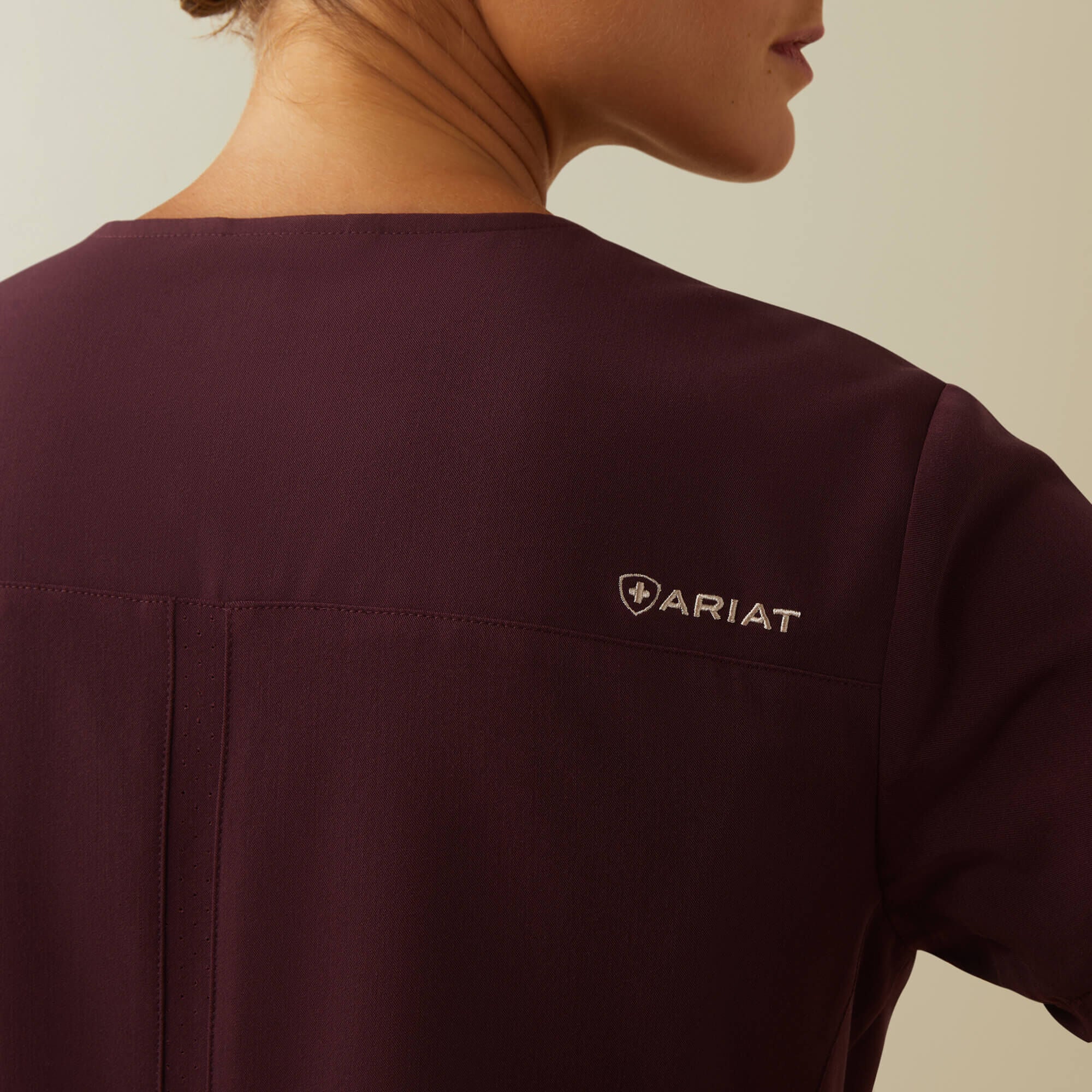 Ariat / Clara 6 Pocket Scrub Top