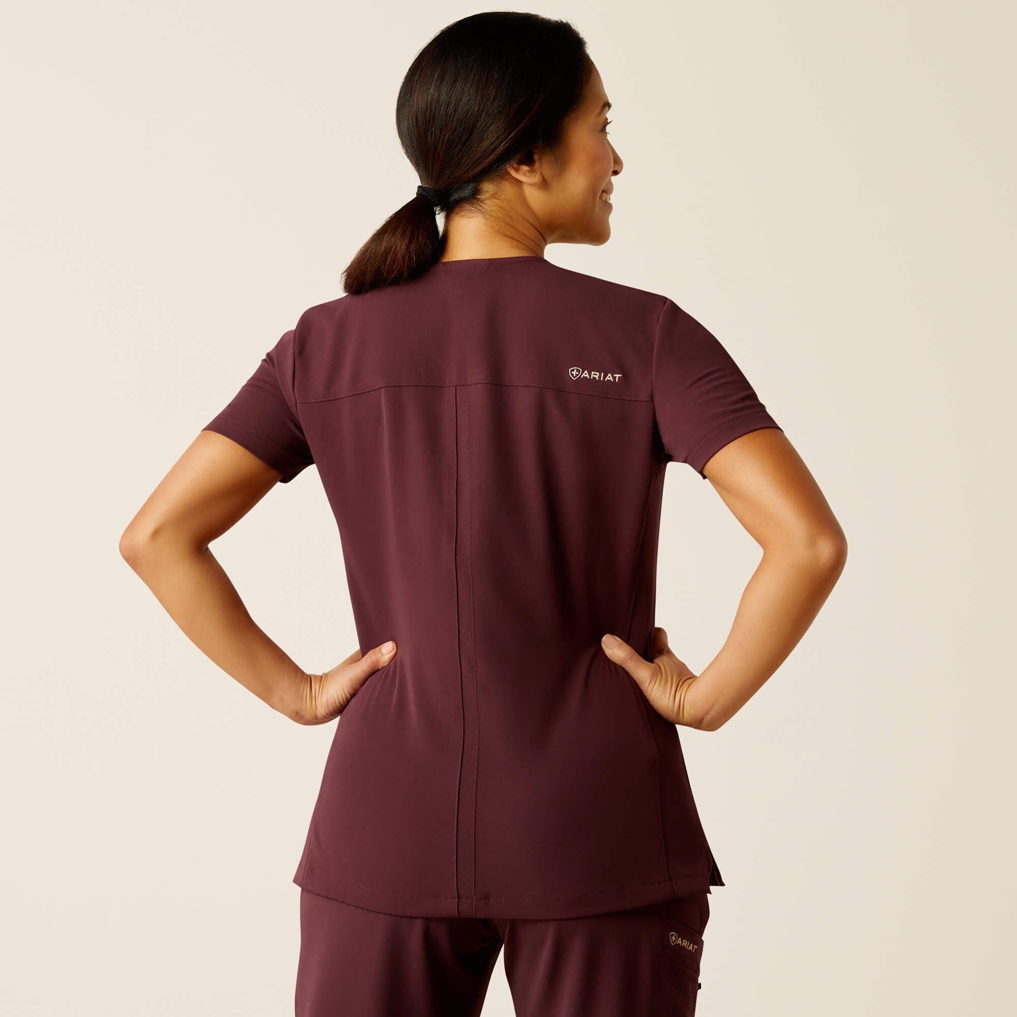 Ariat / Clara 6 Pocket Scrub Top
