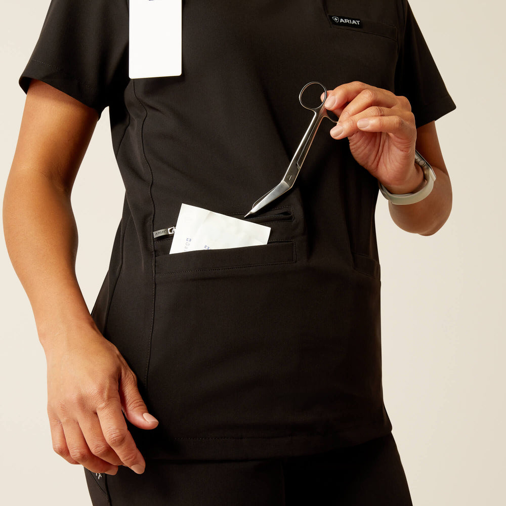 Ariat / Clara 6 Pocket Scrub Top