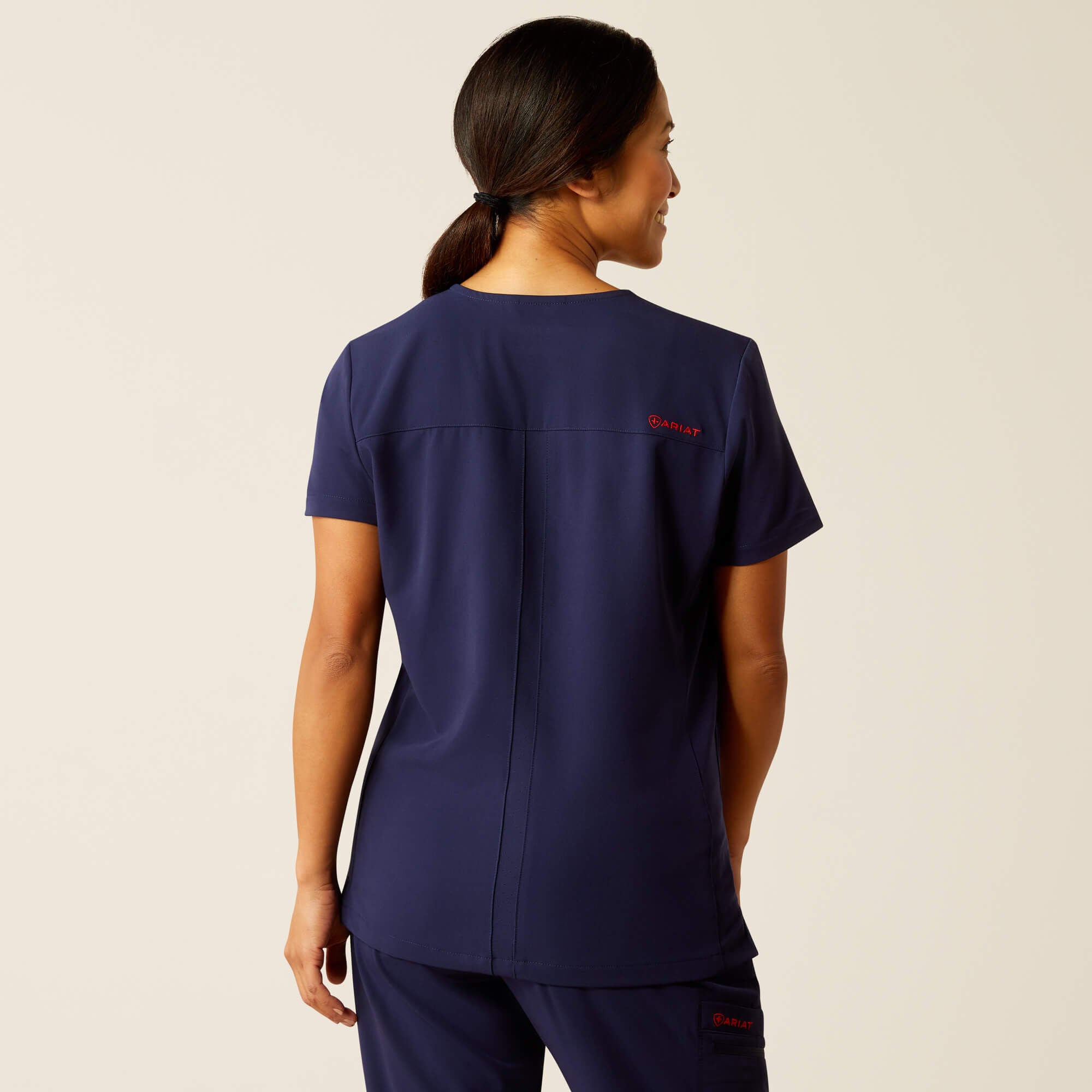 Ariat / Clara 6 Pocket Scrub Top