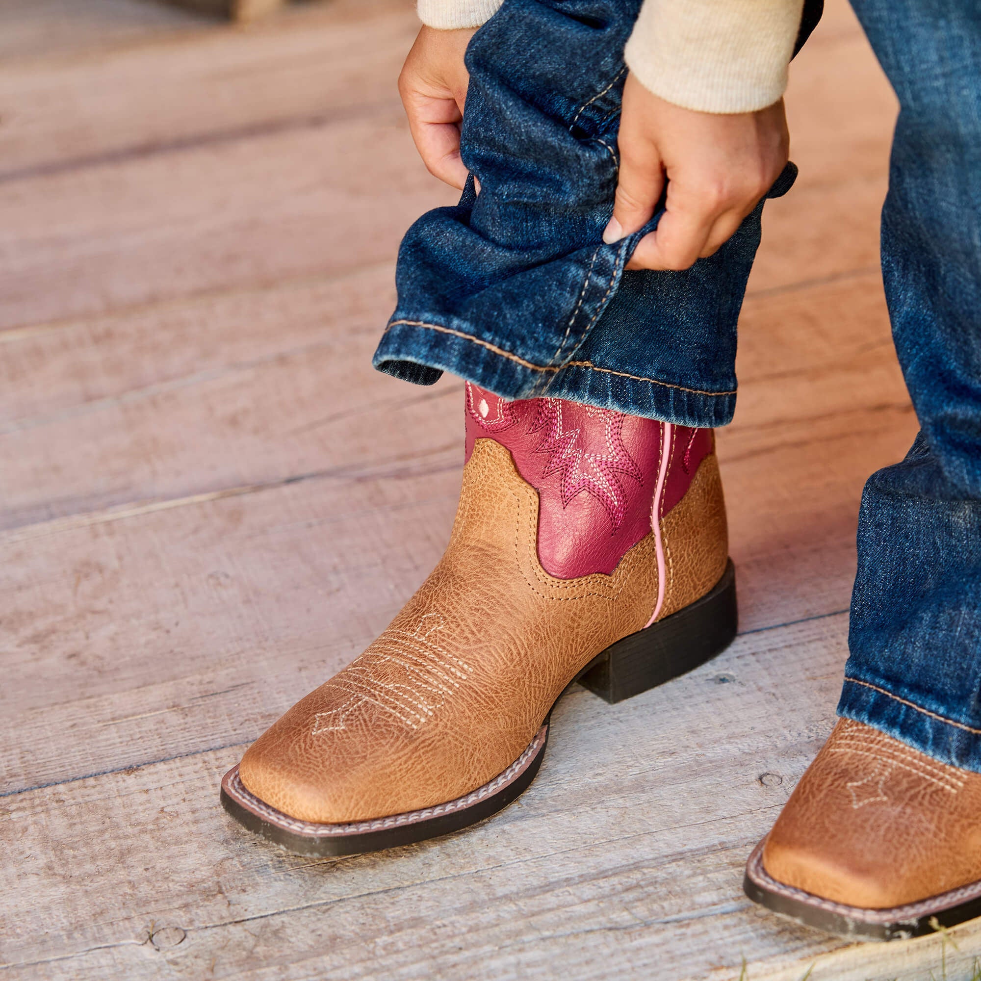 Ariat / Tombstone Wide Square Toe Western Boot