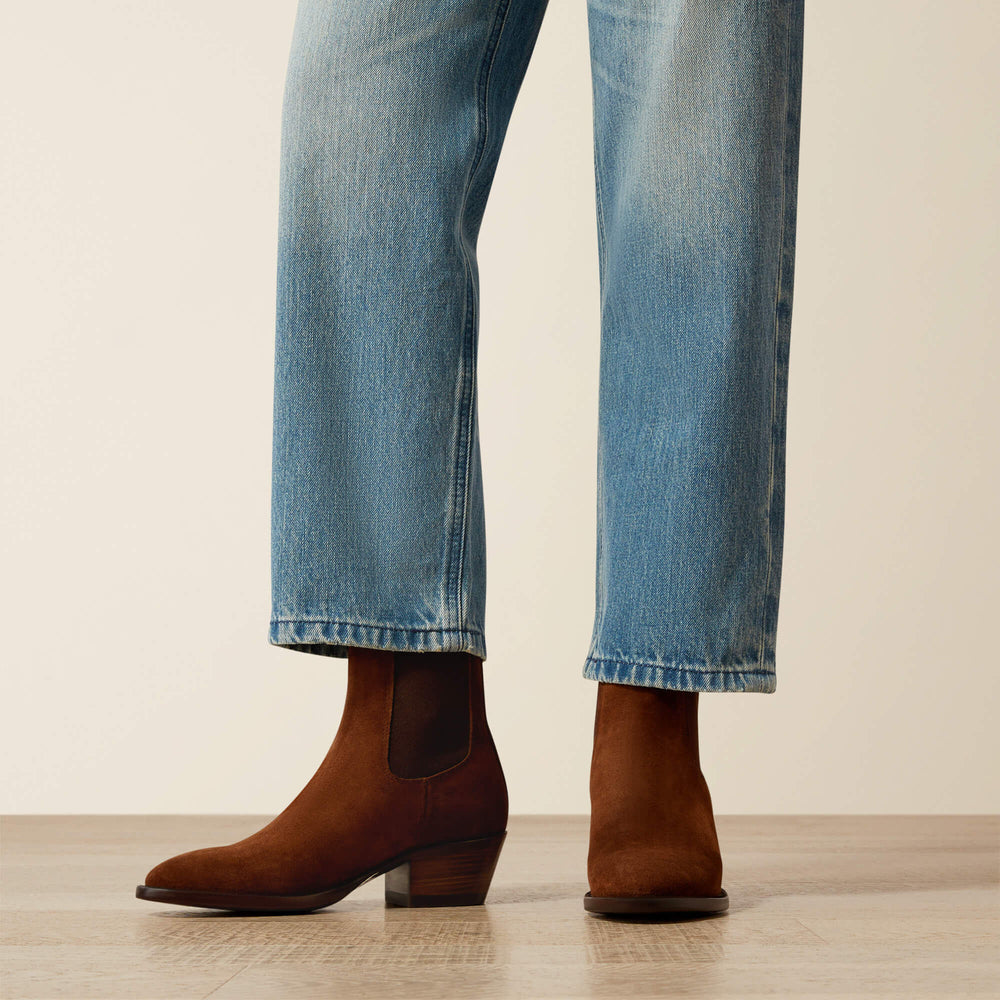 Ariat / Ultra High Rise Cheyenne Yoke Tomboy Straight Leg Jean